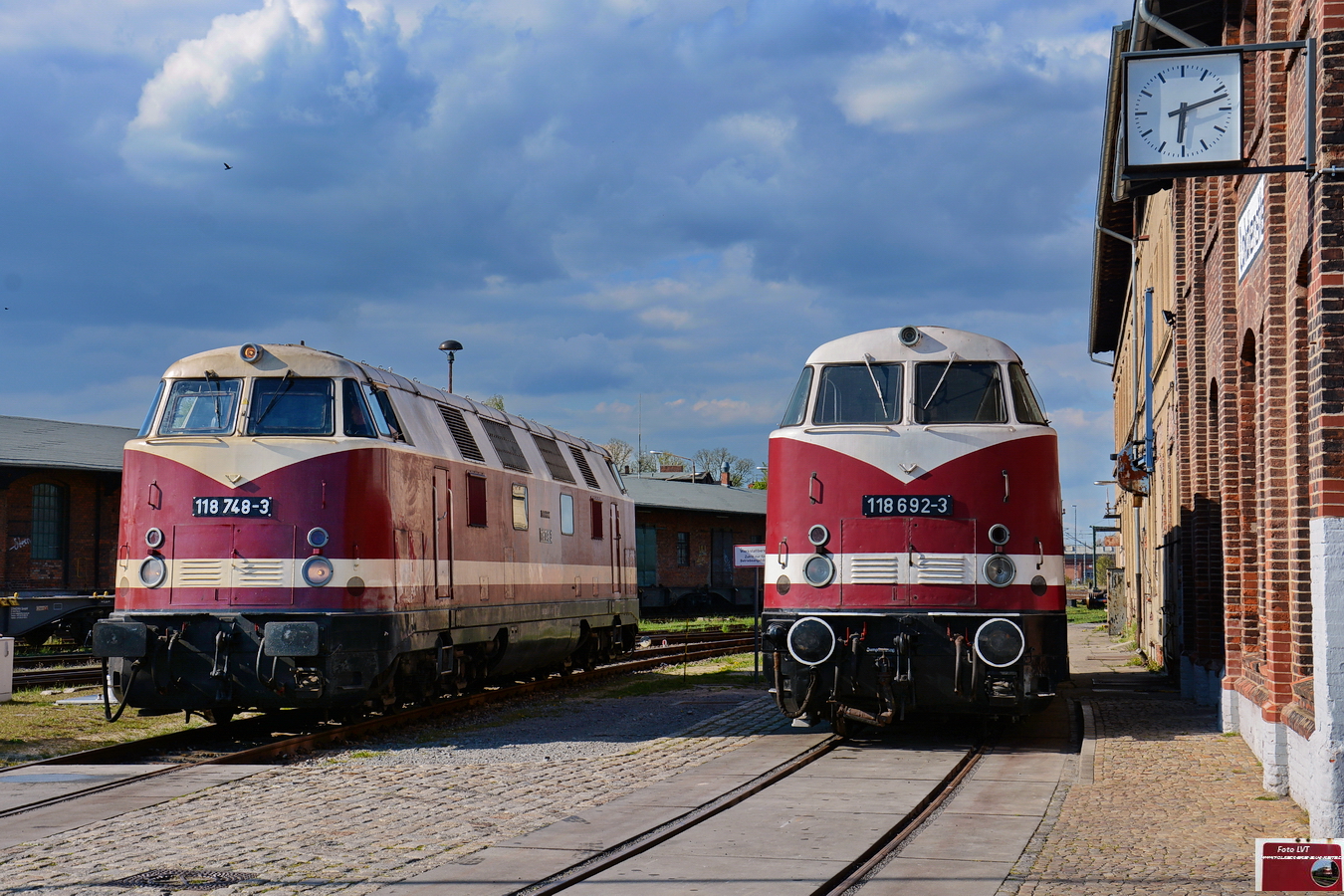 warten in Wittenberge mit 118 748 und 118 692