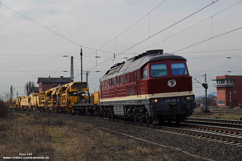 232 223